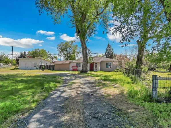 241 N 12th St, Montague, CA 96064