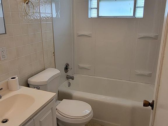 4th image of 4718 Oakridge Blvd