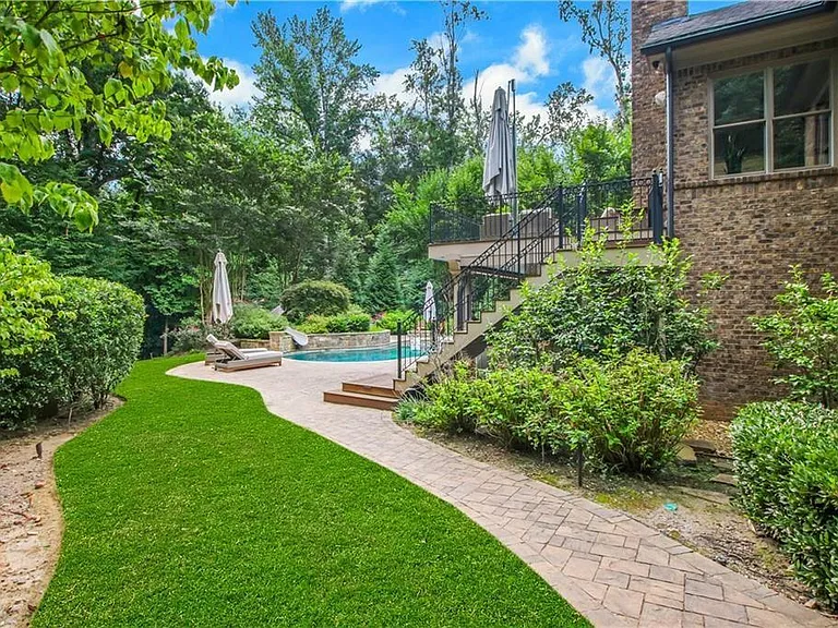 5265 Peachtree Dunwoody Rd — Photo 97