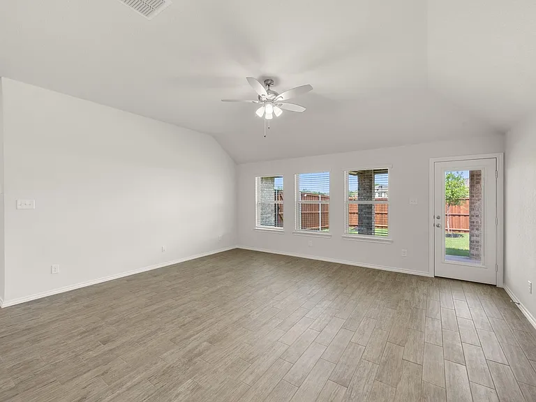 2837 Hay Ln — Photo 6