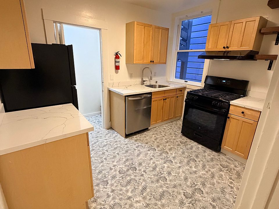 1st image of 479 Steiner St #2