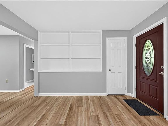 5th image of 40 Thurston Dr