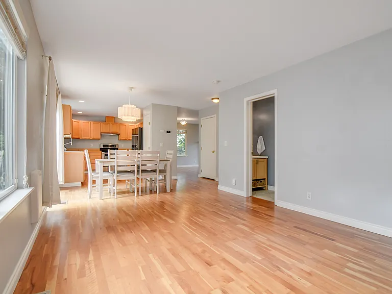 16920 Tulip Ln — Photo 7