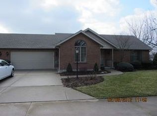 121 Colonial Lake Dr #28, Hamilton, OH