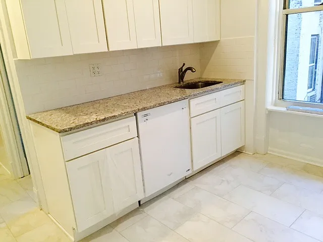 76 W 82nd St #2A — Photo 4
