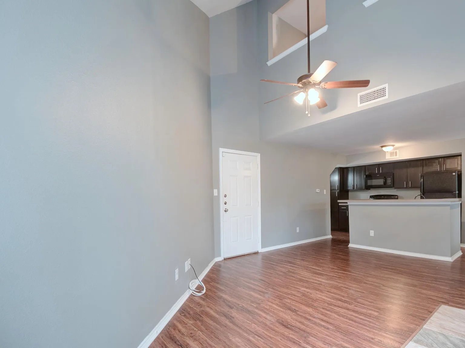 2 bed, 1031 sqft, $1,600 — Photo 4