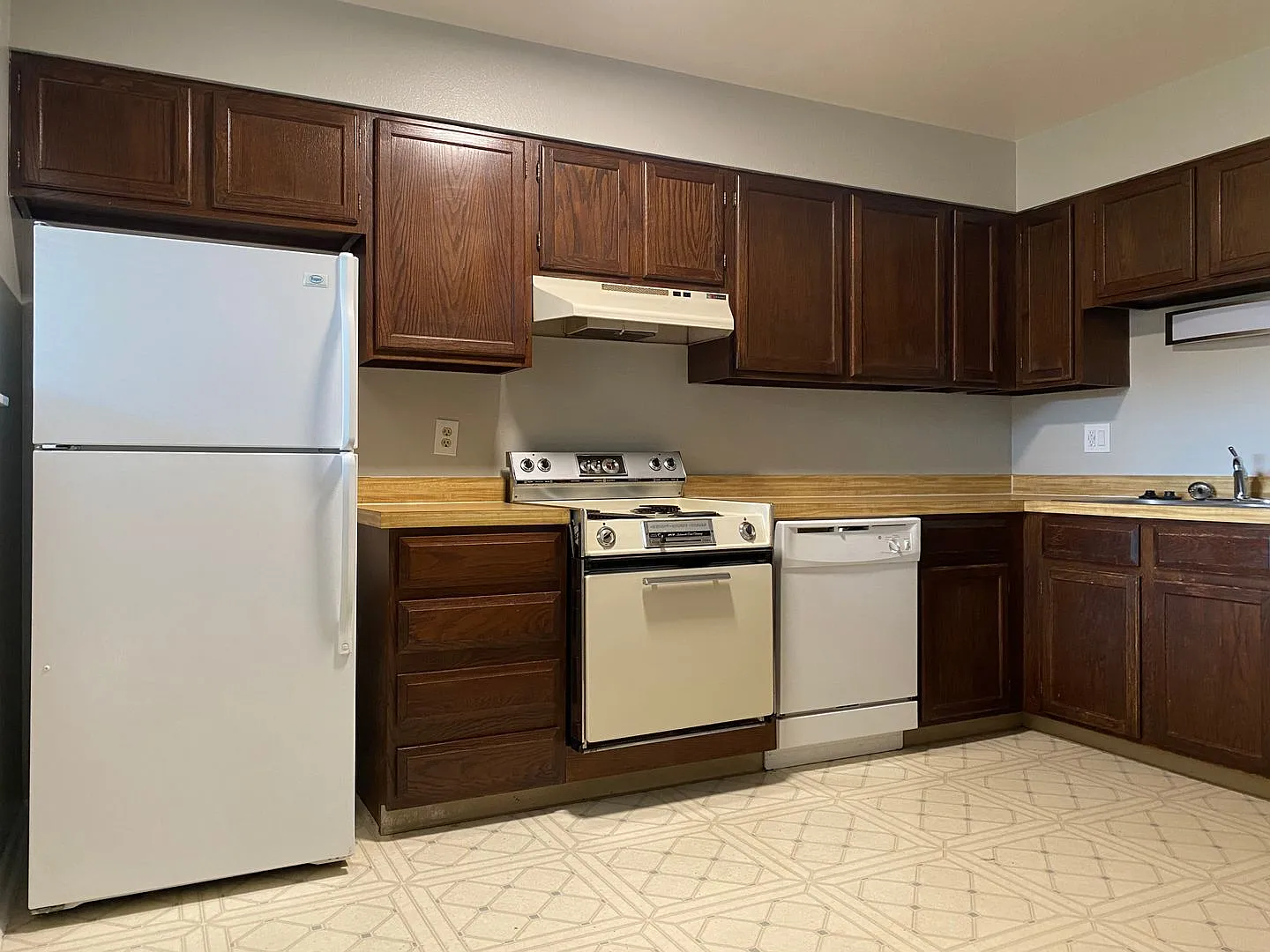 Regency Apartments 4715 — Photo 2