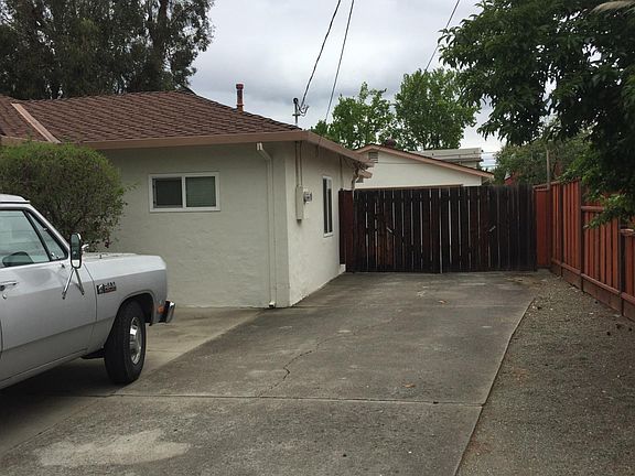 3rd image of 1110 Leslie Dr