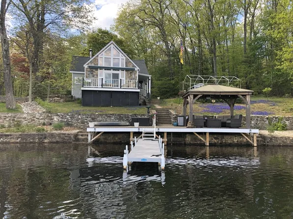 49 Seneca Ln, Sturbridge, MA 01566