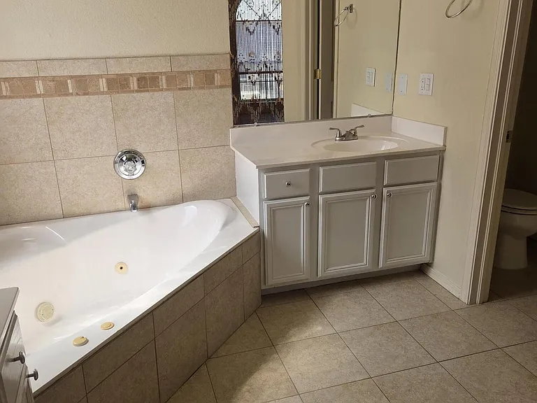 3717 NE Hubble Dr — Photo 30