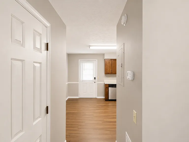 1000 Brown Ave — Photo 7