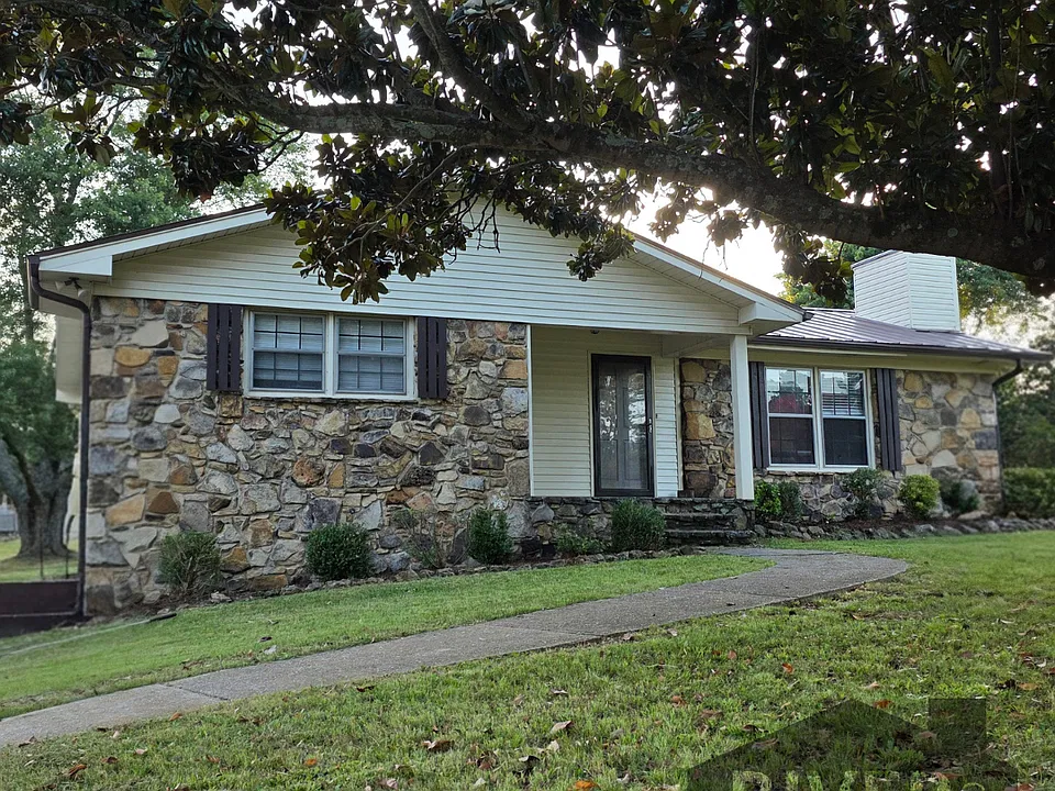 1233 Ridge Dr