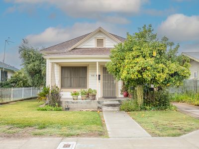 418 E 10th Street, Hanford, CA, 93230