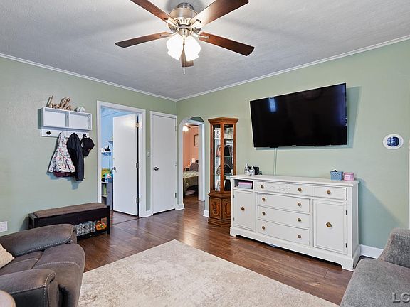 4th image of 2090 Richards St