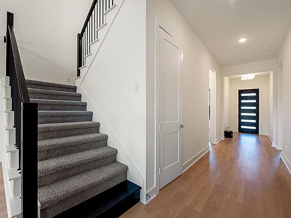 Deerfield II E foyer