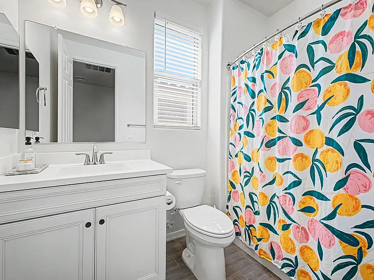 741 E Liberty Ln — Photo 15