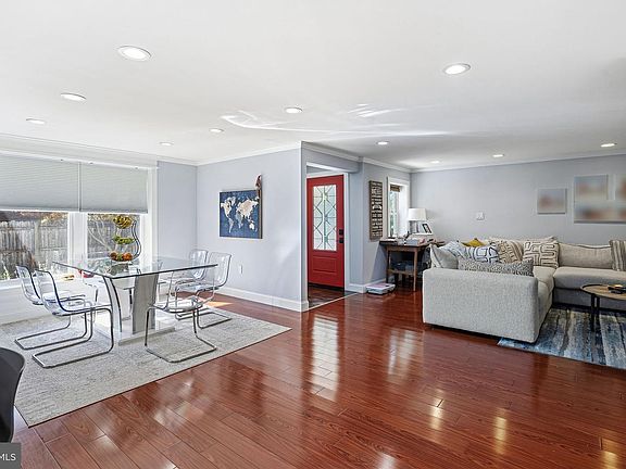 4th image of 10165 Ferndale St
