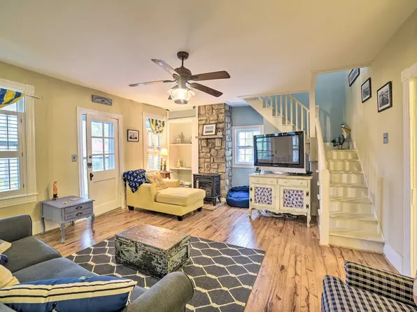 12 Ball St, Colonial Beach, VA 22443