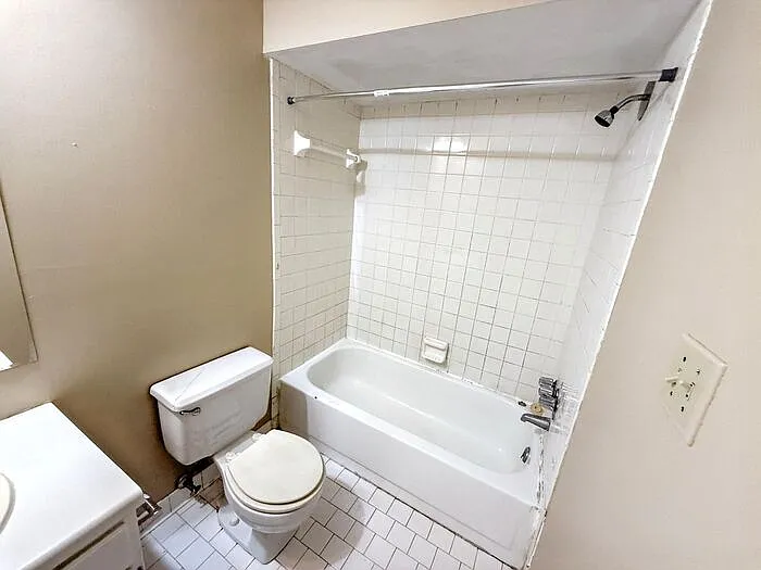3025 Chase Ln — Photo 9