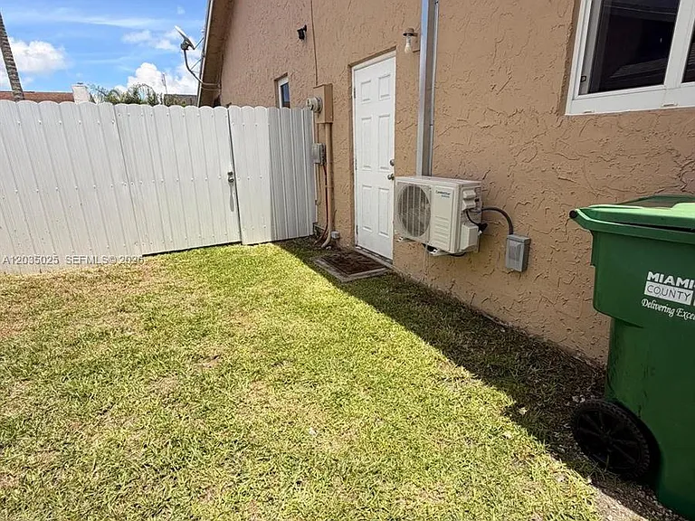 11931 SW 132nd Ave #EFFICIENCY — Photo 7