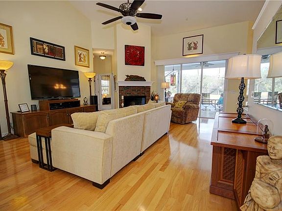 4th image of 2310 Turnberry Dr