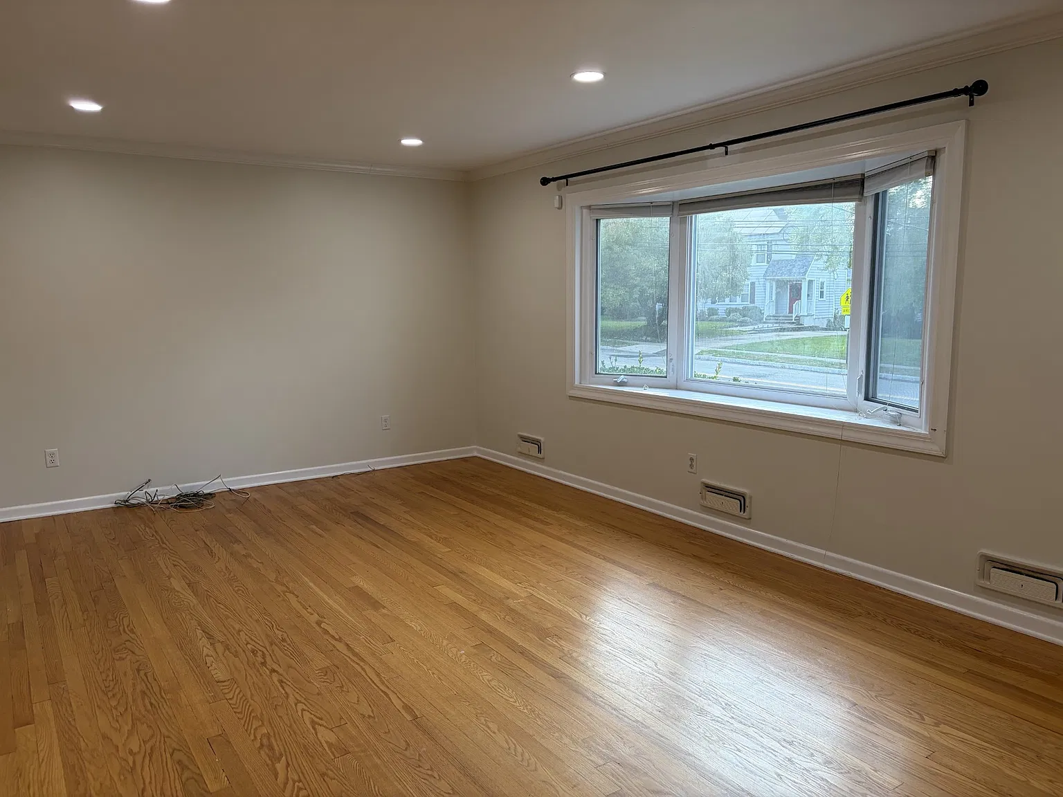 4 bed, 2800 sqft, $5,900 — Photo 3