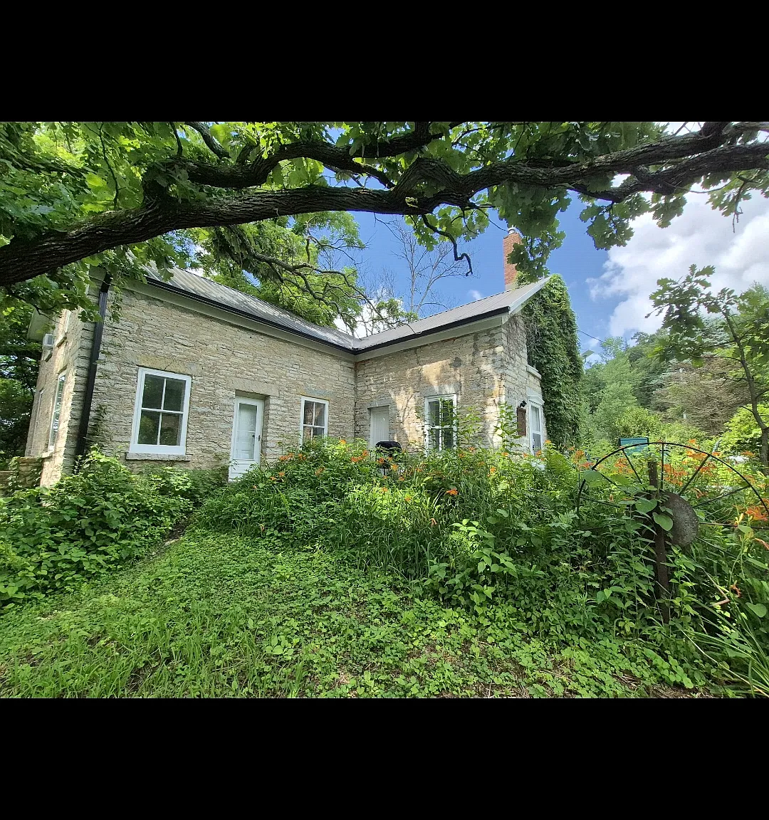 3 bed, 2100 sqft, $2,350 — Photo 1