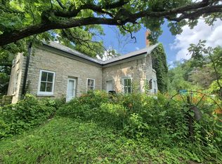 3342 Chimney Rock Rd, Decorah, IA 52101