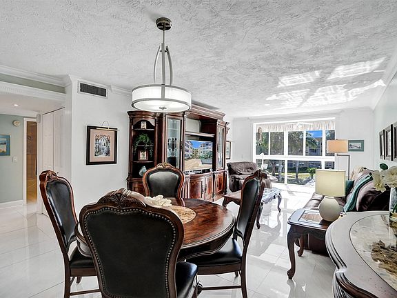 3rd image of 2831 Somerset Drive #303
