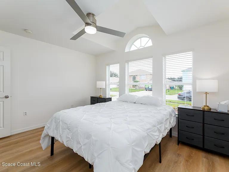 4540 Bellaluna Dr — Photo 26