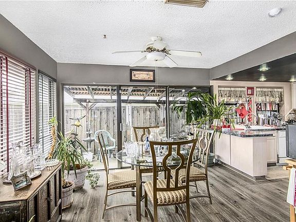 4th image of 1011 Park Ave