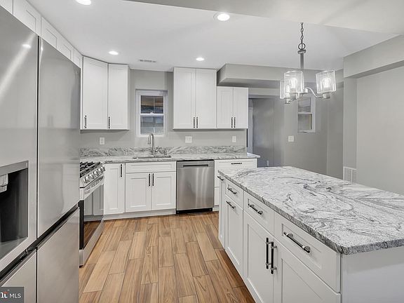 3rd image of 54 Admiral Blvd