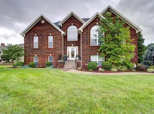 7918 Hall Farm Dr, Louisville, KY 40291