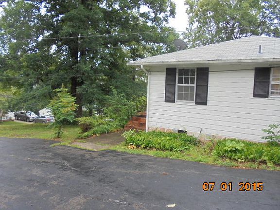 3rd image of 5523 NE Parkdale Rd