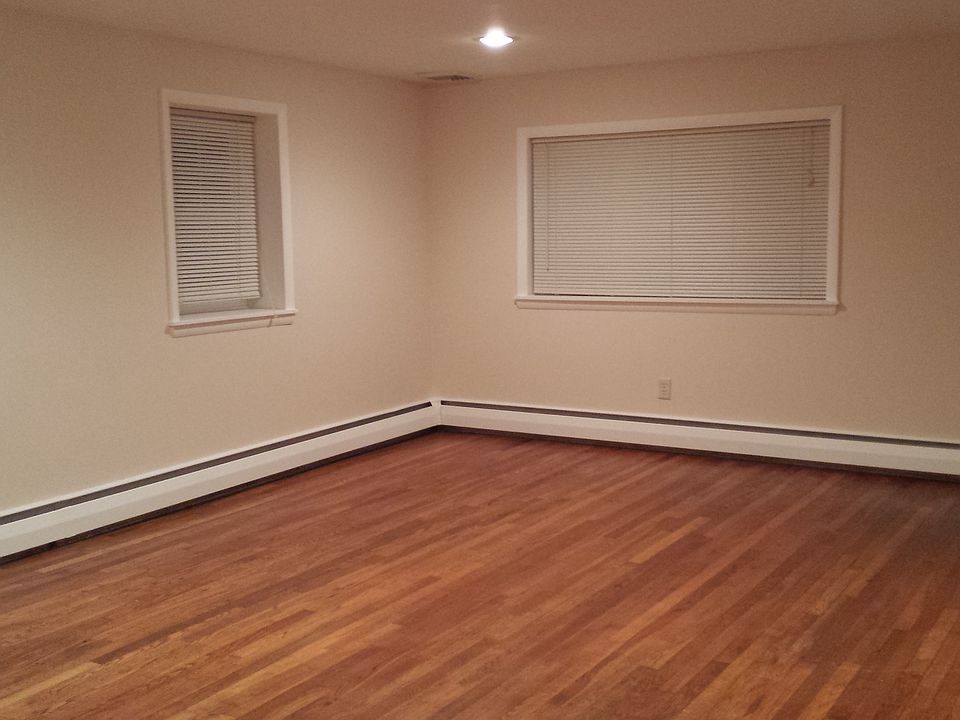 Living room w/5 windows