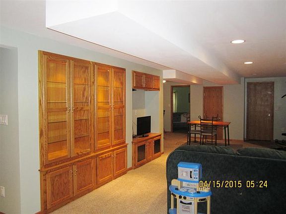 4th image of 56695 Meadow Glen Dr