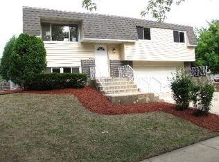 340 Lyons Rd, Bolingbrook, IL 60440