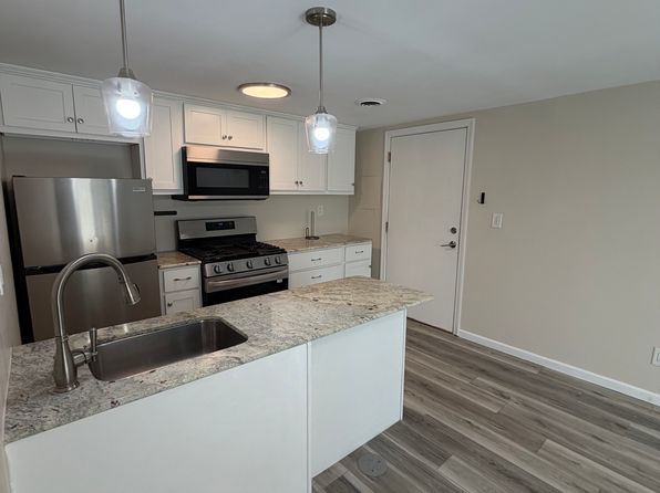 267 Branford Rd #203