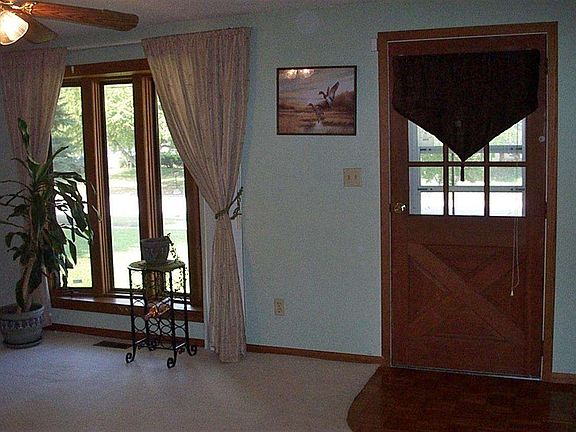 3rd image of 3745 Amherst Dr