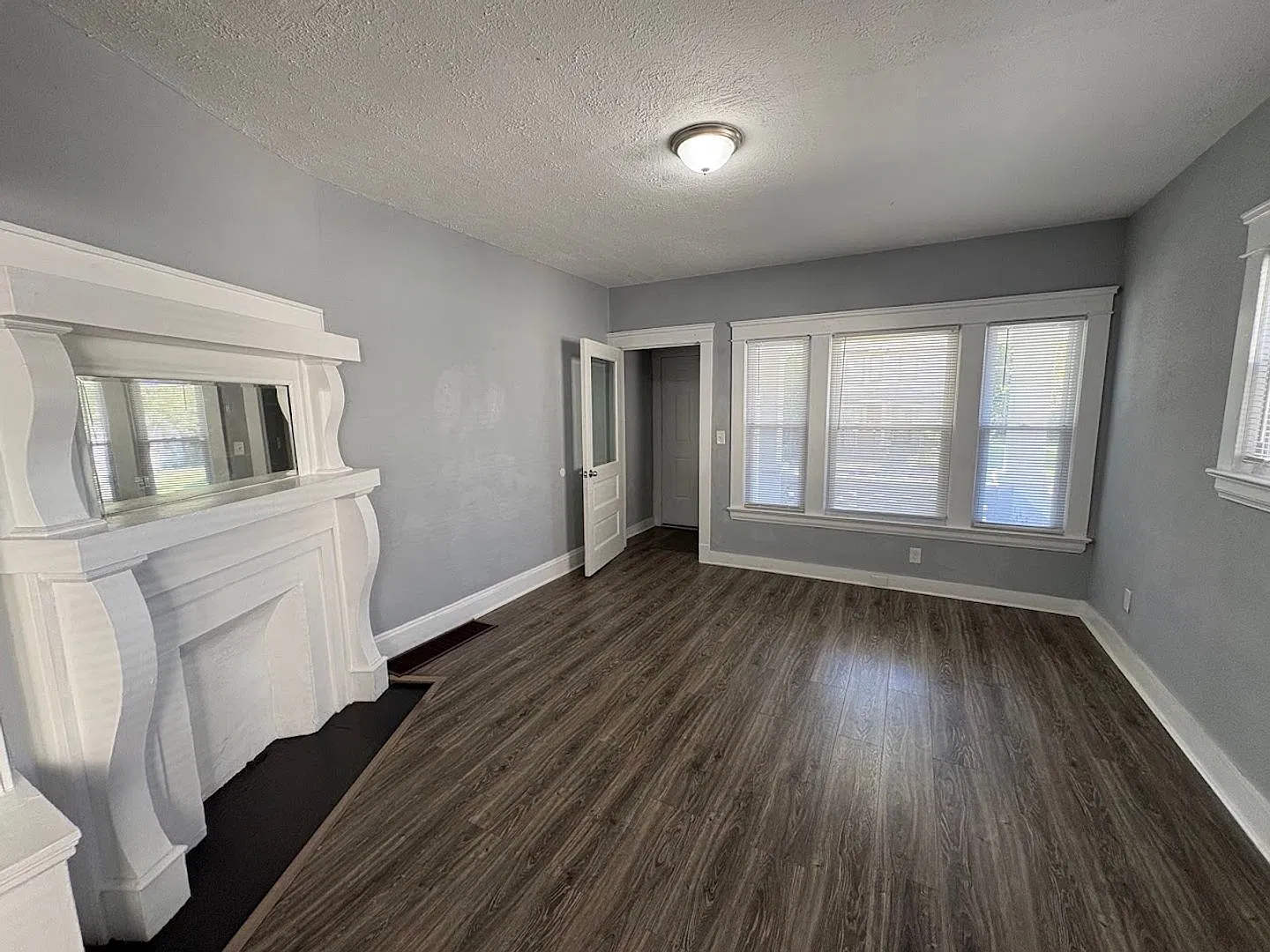 E 103rd Duplex — Photo 2