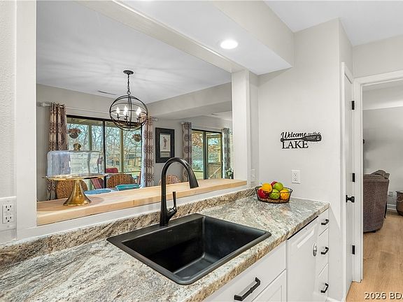 3rd image of 104 Canoe Ct