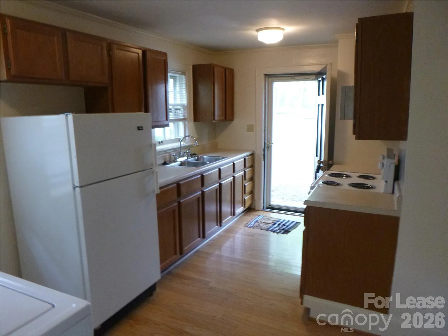 2 bed, 1.0 bath, 950 sqft, $1,795 — Photo 2