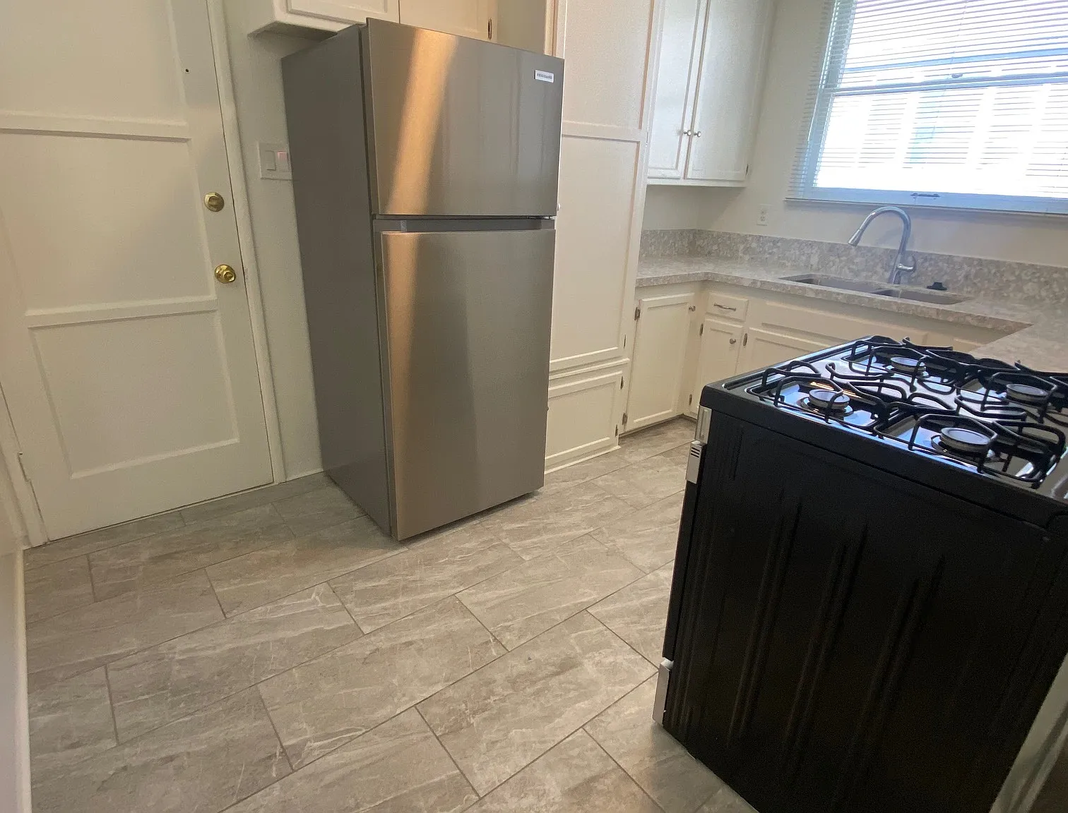 2 bed, 1000 sqft, $3,900 — Photo 4
