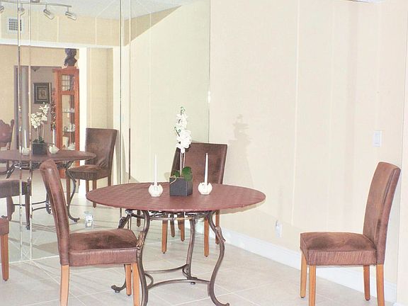 3rd image of 3590 Via Poinciana APT 104