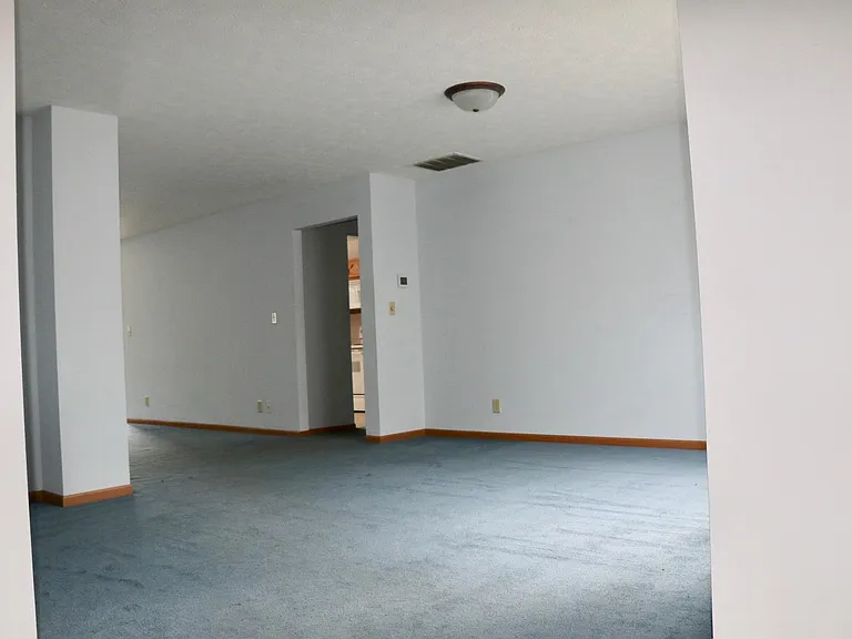 209 Equestrian Dr — Photo 5