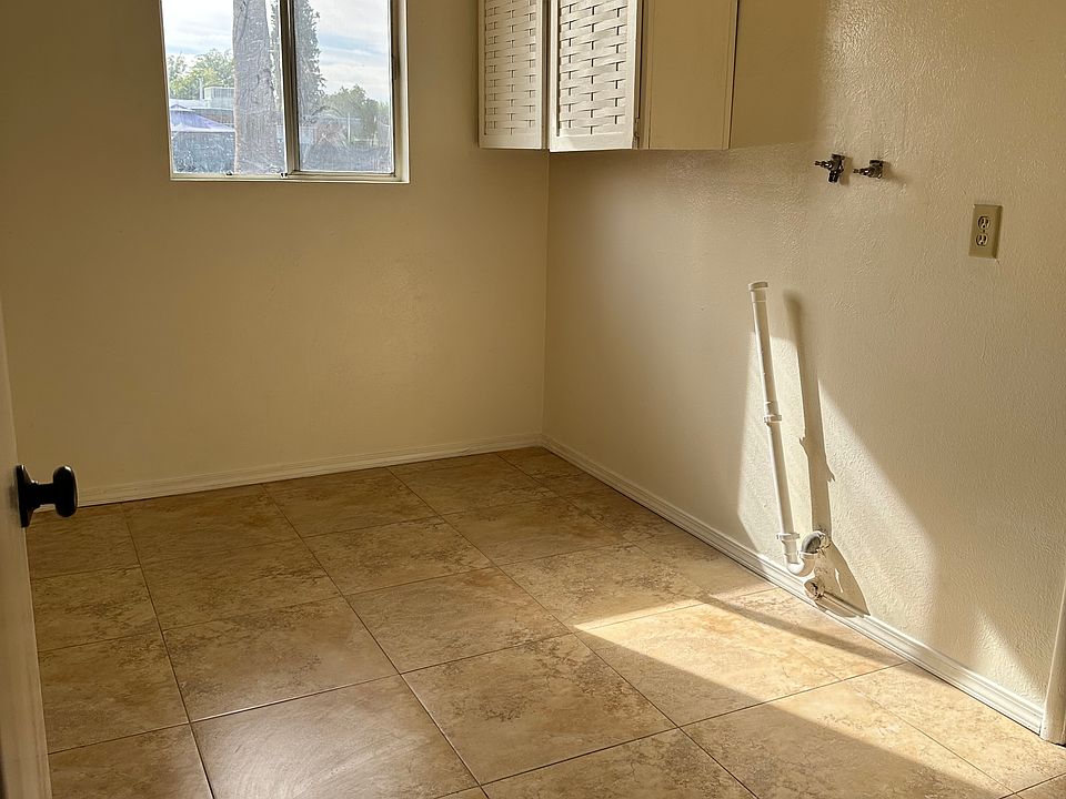 1st image of 1282 W Knox Pl #1