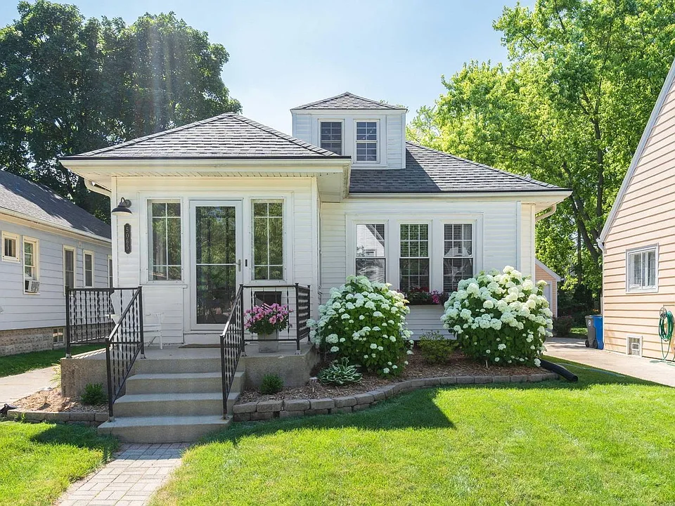 5065 N Berkeley Blvd
