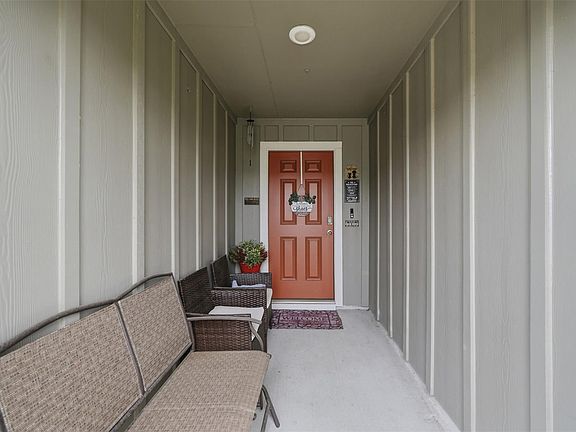 2nd image of 318 Merriman Rd