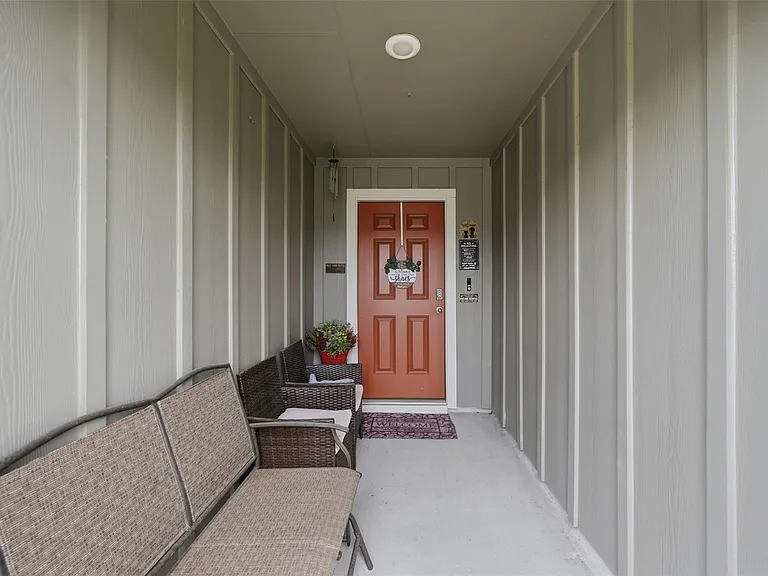 318 Merriman Rd — Photo 2