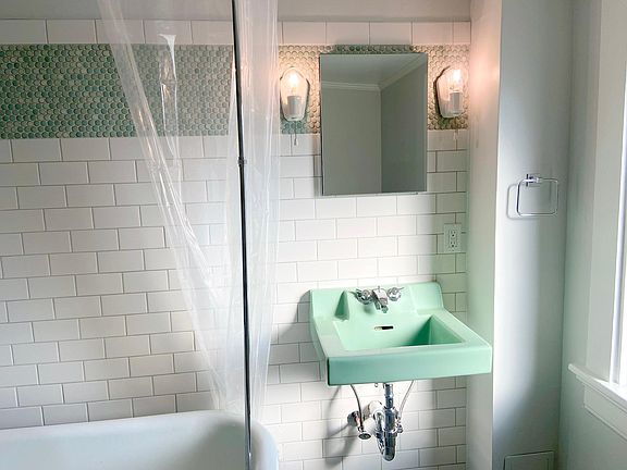 5th image of 1618 Vine St #3B